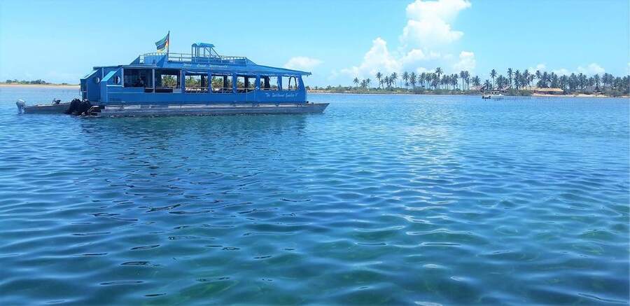 Boat cruise on the Barra estuary